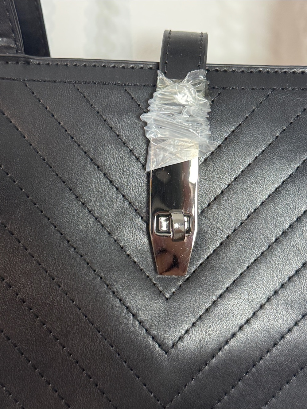 London Fog Black Emilia Chevron Design Tote - Size Large - Picture 4 of 11